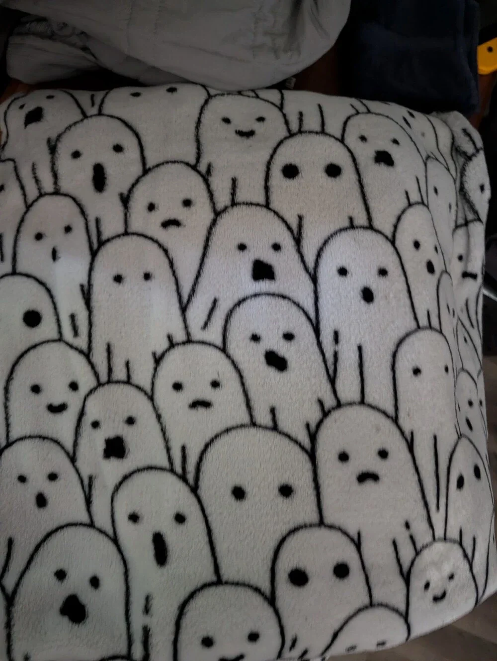Plush Ghost Print Throw Blanket - White